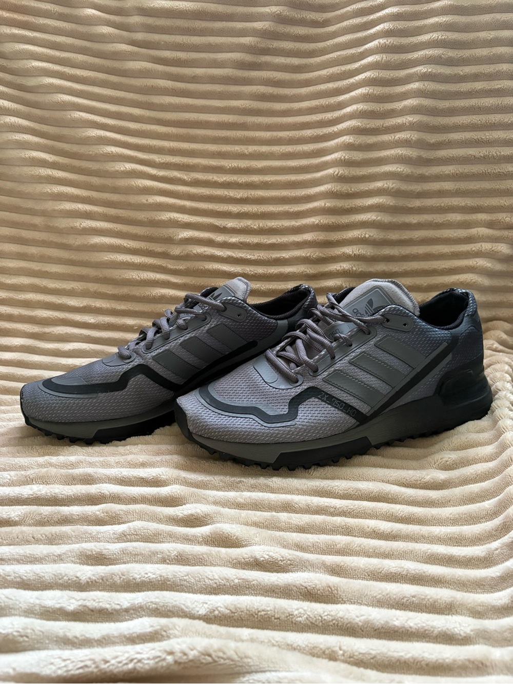 adidas Men's Grey Low-Profile Trail Sneakers